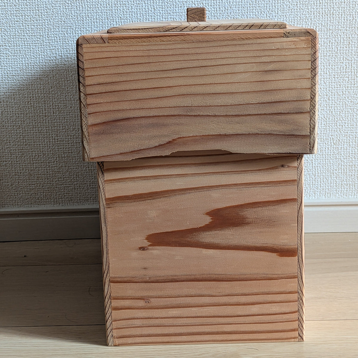 杉のダストボックス