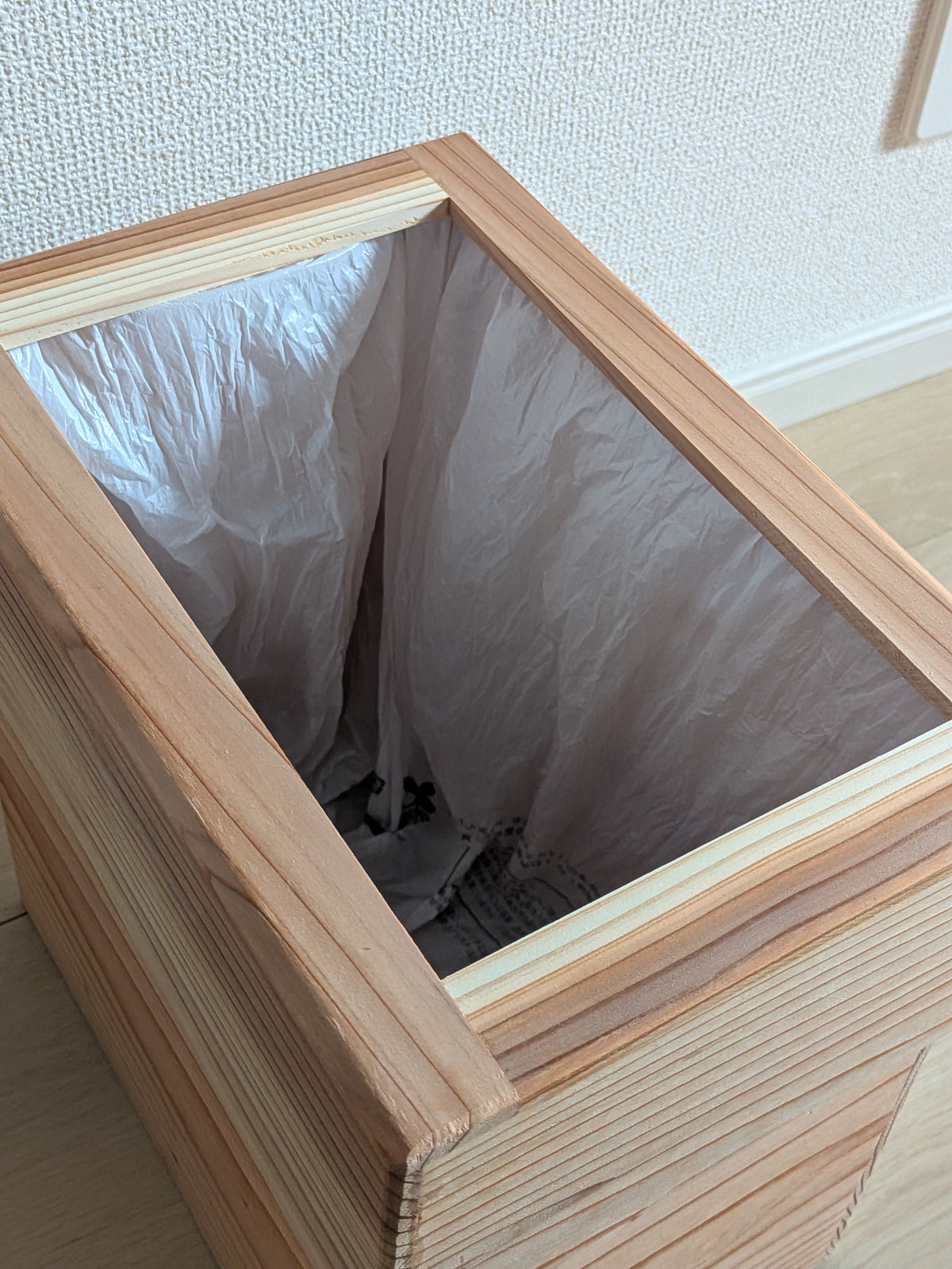 杉のダストボックス