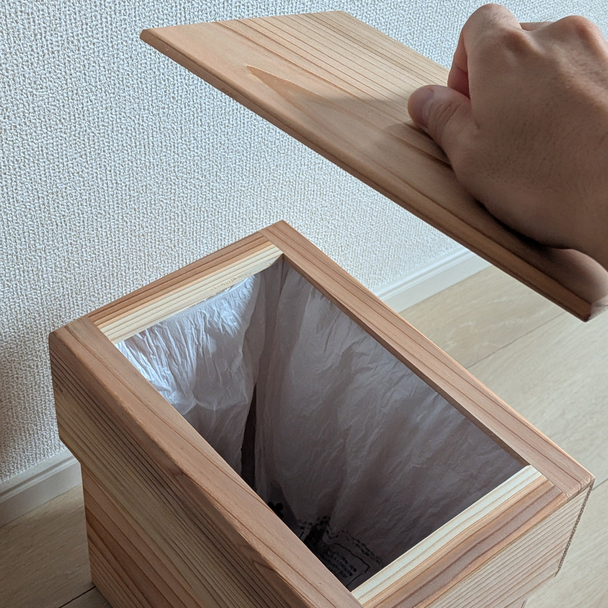 杉のダストボックス