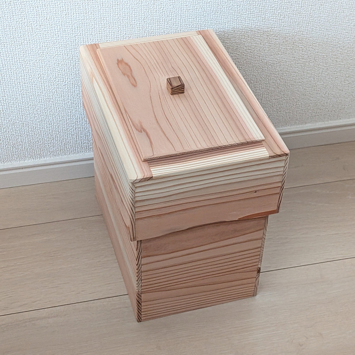 杉のダストボックス
